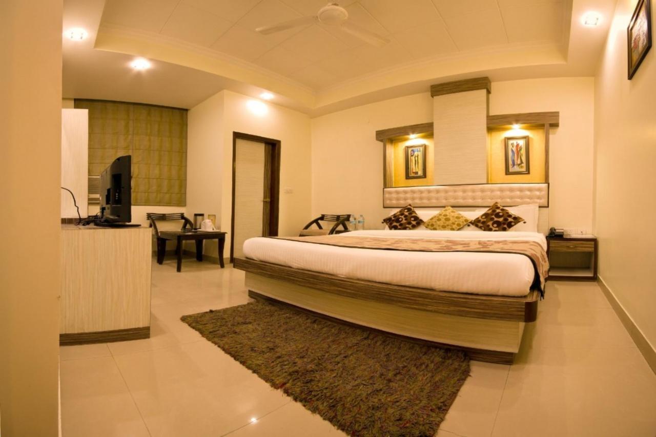 The Aster Karol Bagh Homely Atmosphere Hotel